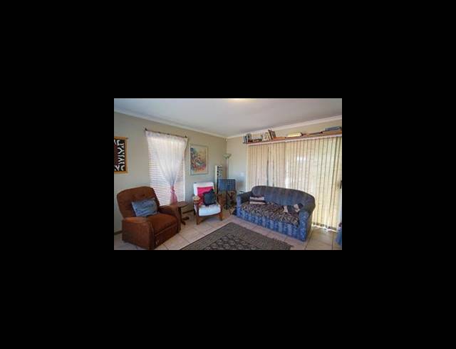 3 BEDROOM HOUSE FOR SALE IN WINDSOR PARK ESTATE